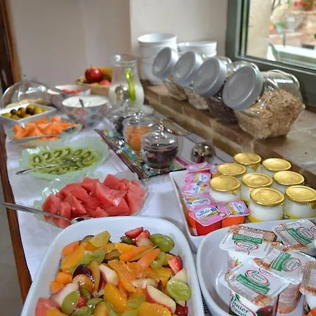 Les Deux Sources Bed & Breakfast Serrières