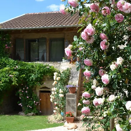 Les Deux Sources Bed & Breakfast *
