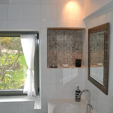 Les Deux Sources Bed & Breakfast *